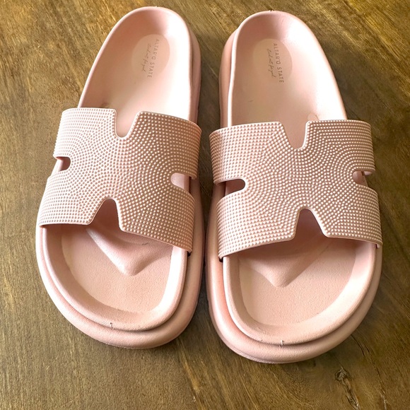 Altar'd State Shoes - Altar'd State Pink Slip on Lorey Sandals size 8
